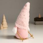 Кукла интерьерная текстильная «Гном в розовом с лыжными палками на лыжах», 24 см