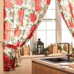 Комплект штор для кухни с подхватами «Доляна. Рождественские цветы», 2 шт., белые, 145?180 см
