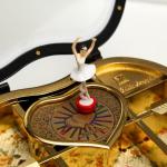 Музыкальная шкатулка «Изогнутое сердце», пластик, 19?17?7 см, МИКС