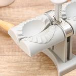 Машинка для лепки пельменей и вареников, 20?12?17.5 см, диаметр внешний 8 см, внутренний 6 см