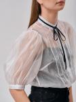 Блузка из органзы прямого силуэта с воротником-стойкой и завязками