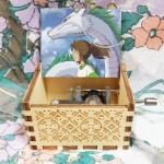 Мир Хаяо Миядзаки | Музыкальная шкатулка "Унесенные призраками. Дракон Хаку и Тихиро"р-р 6,5х5,2 (крафтовая)