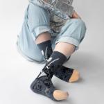 Девид Корнхабер | Носки "Рождение театра. История рыцарей", р-р 36-38 (графит)