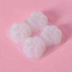 Молд для заливки Доляна «Лапки», силикон, 9.5?9?2.5 см, 4 ячейки 4?4 см, белый