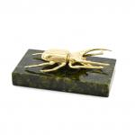 Жук на подставке из змеевика 60*35*18мм