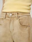 Бежевые джинсы с рельефными швами