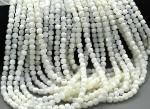 Белый перламутр кубик с гранями 4-5мм, 37см, 82 бусины