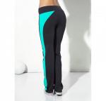 Брюки трехцветные прямые с асимметричными лампасами.