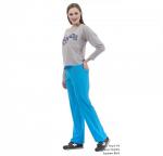 Брюки умеренного объема на манжете, сзади кокетка и карман.