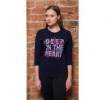 Топ со спущенным плечом, рукав три четверти, горловина округлой формы  на полочке «принт»