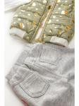 Комплект для девочки:трикотажная кофточка,штанишки с начесом и жилет болоневый на синтепоне