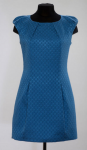 Платье-футляр из синего фактурного жаккарда для мамы