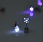Светящиеся светодиодные серьги-гвоздики Кристалл 1 шт
