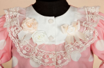Блуза розовая пышная с декором из кружева и роз