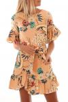 Абрикосовое шифоновое платье с цветочным узором, поясом и воланами