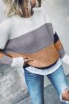 Бежево-серо-белый полосатый свитер с круглым вырезом