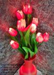 Ваза с красными тюльпанами светодиодная