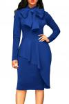 Ярко-синее платье-футляр с асимметричной баской и большим бантом на груди