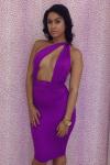 Фиолетовое платье с глубоким декольте