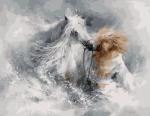 Девушка и лошадь в брызгах воды