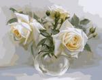 Белые большие розы в вазе
