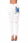 Белые джинсы-скинни с вышитой синей розой и разрезами-потертостями