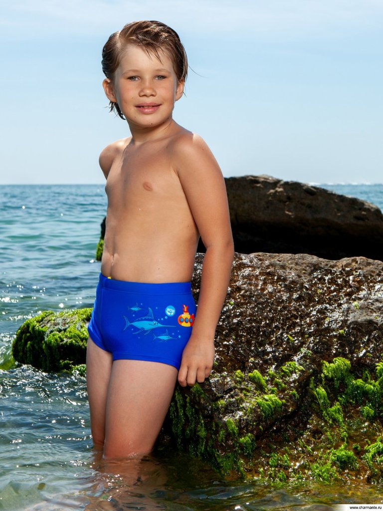 Плавки сына. Плавки для мальчика. Шорты - плавки для мальчиков. Мальчик пляж плавки. Плавки для мальчиков для бассейна.