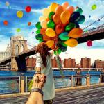 Бруклинский мост и девушка с воздушными шарами