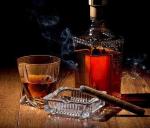 Виски в стакане и сигара