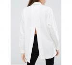 Белая блузка с карманами и вырезом на спине