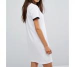 Белое платье с контрастными вставками