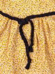 Платье трикотажное с коротким рукавом для девочки с поясом, мелкие цветочки, желтый