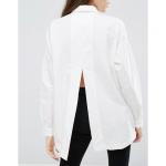 Белая блузка с карманами и вырезом на спине