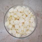 Глазурь белая Caribe Bianco Dischi диски, лауриновая глазурь, блестящее покрытие, 500 грамм