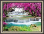 Большой водопад в фиолетовом лесу