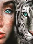 Девушка и белый амурский тигр