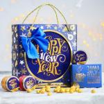 Подарочный набор «Happy new year»: чай чёрный 20 г, крем-мёд со вкусами: апельсин, хлопок, клубника, 3 шт х 30 г, арахис в шоколадной глазури 100 г