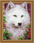 Белая волчица в осенних листьях