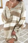 Бежево-белое полосатое вязаное платье свитер