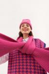 Длинный шарф в трендовом оттенке розовой фуксии TOPTOP STUDIO