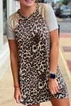 Леопардовое платье-футболка с серыми рукавами с пайетками