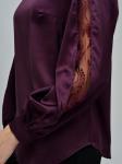 Блуза сливового цвета с кружевной вставкой на рукавах