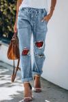Голубые рваные джинсовые джоггеры с красными клетчатыми заплатками