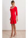 00525 Платье из фактурного трикотажа с воланом красное