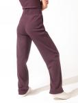 Свободные брюки на широкой резинке из трикотажного полотна в рубчик с большим содержаием эластана.