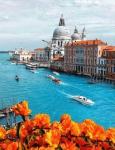 Корабли на красочном канале Венеции