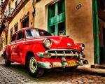 Красный автомобиль на улице Кубы