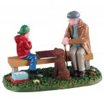 Lemax Мальчик играет с Дедушкой на лавочке в шашки, 6 х 8 х 4, 2 см.