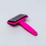 Пуходерка пластиковая мягкая с закругленными зубьями