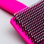 Пуходерка пластиковая мягкая с закругленными зубьями